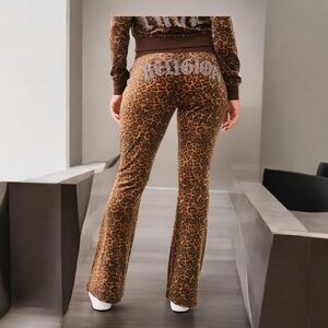 TRUE RELIGION  VELOUR LEOPARD BOOTCUT PANTS SIZE MEDIUM